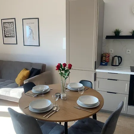 Stylish In The Center وودج