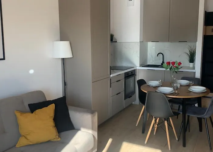 Stylish In The Center *