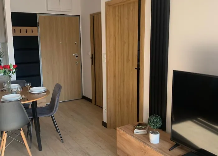 Stylish In The Center * وودج