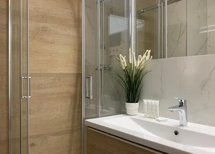 Stylish In The Center *